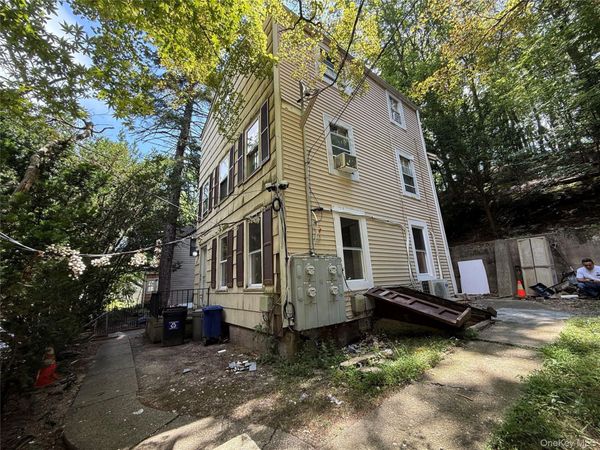210 Fort Salonga Road , Northport, NY 11768