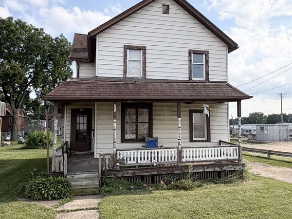 221 W Mill Street, Beaver Dam, WI 53916