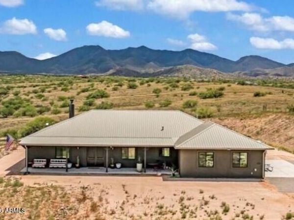 1564 S FLORES Lane, Benson, AZ 85602