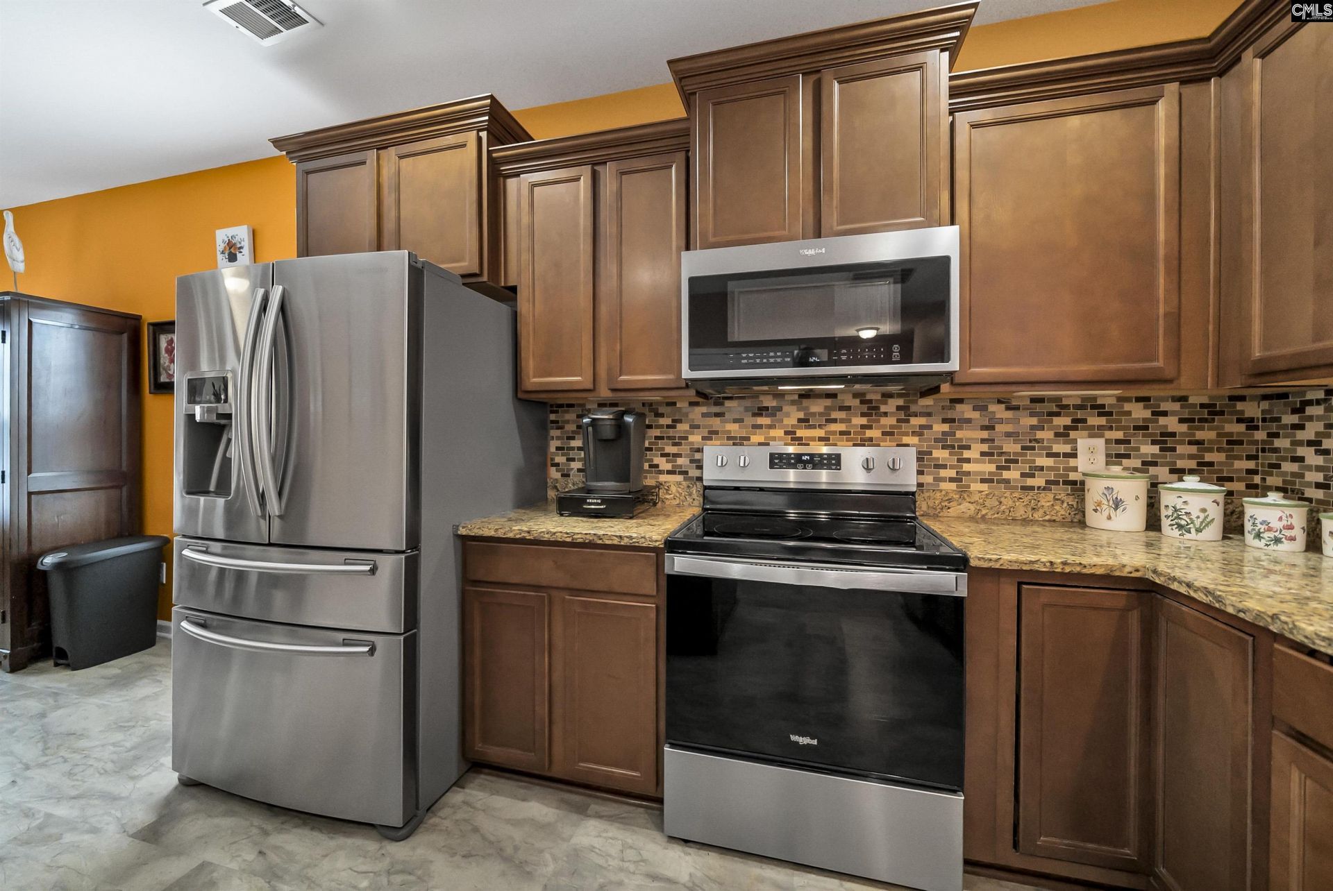 220 Glossy Green Lane Photo 12