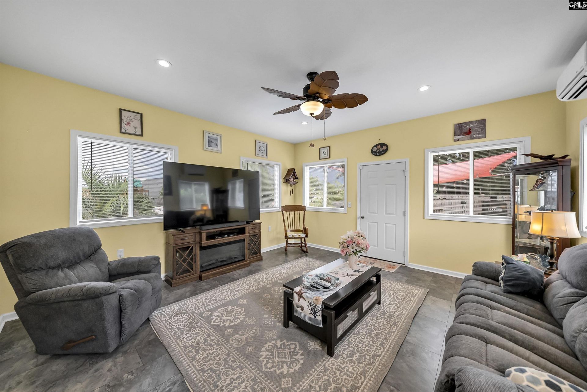 220 Glossy Green Lane Photo 17