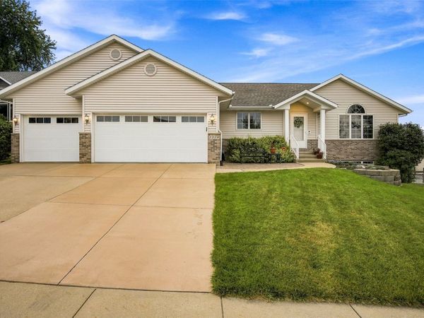 1319 Jackson Woods Court NW, Cedar Rapids, IA 52405