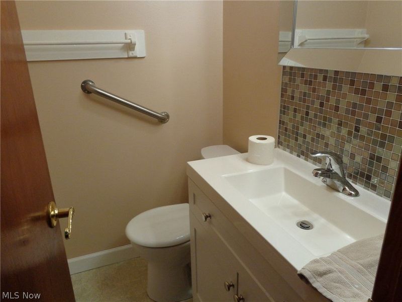 26920 Adele Lane, Olmsted Falls, OH 44138 Photo 18