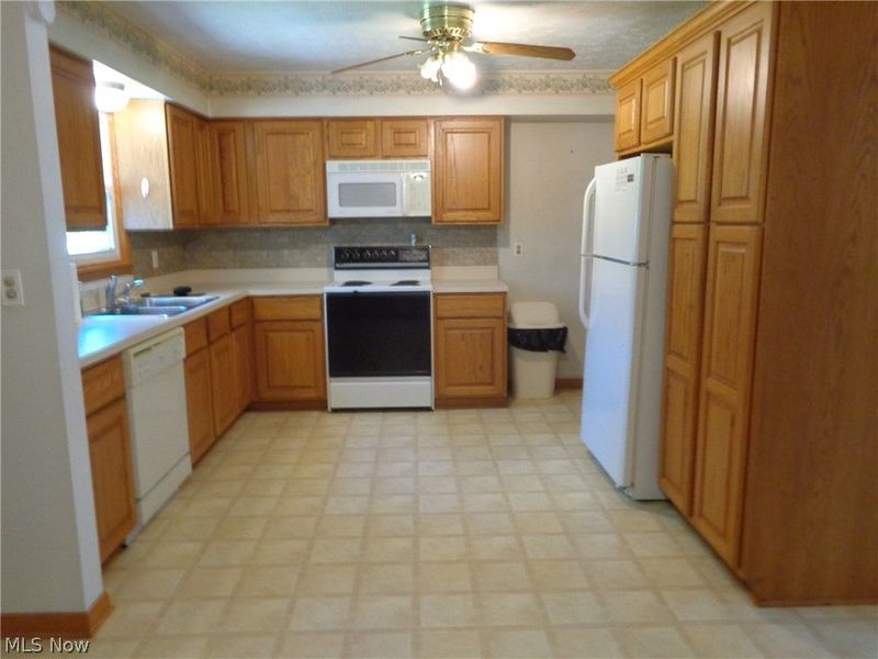 26920 Adele Lane, Olmsted Falls, OH 44138 Photo 8