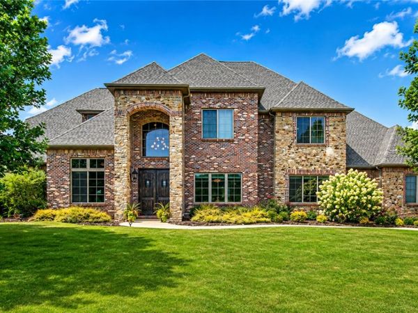 3511 Oak Tree Drive, Centerton, AR 72719