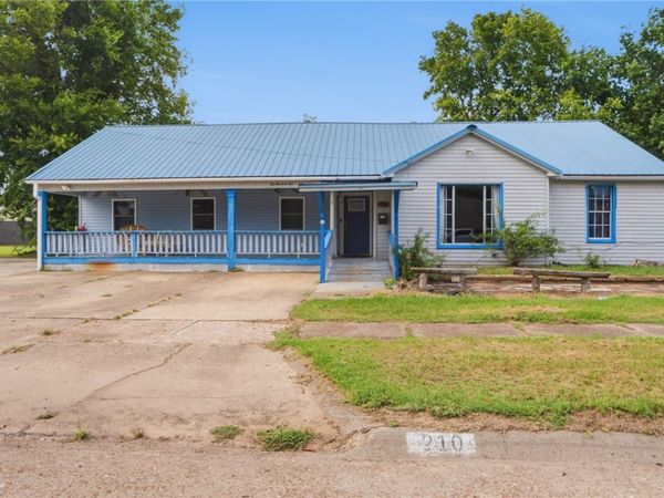 210 Locust Street , Dardanelle, AR 72834