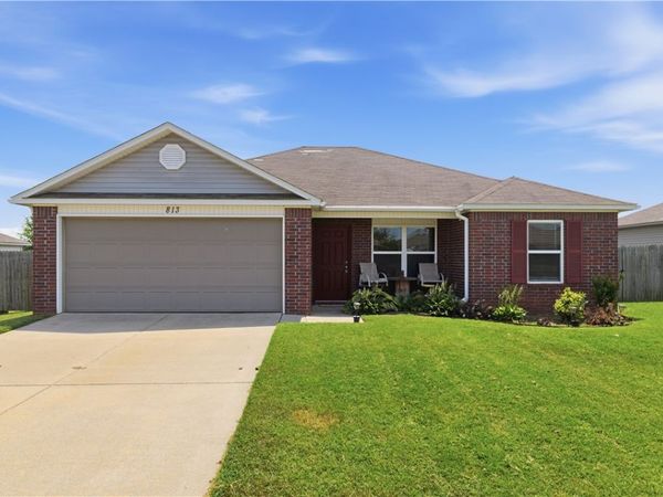 813 NW 67th Avenue , Bentonville, AR 72713