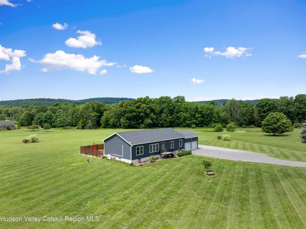 95 Roeliff Meadows, Copake, NY 12516