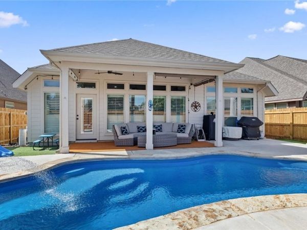 2152 Pioneer Pass , Seguin, TX 78155