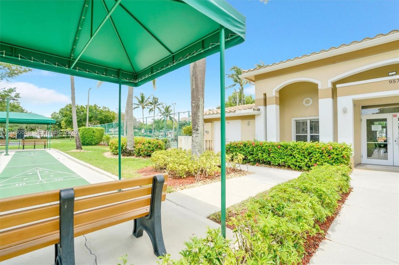 9537 Weldon Cir , Unit I109, Tamarac, FL 33321 Photo