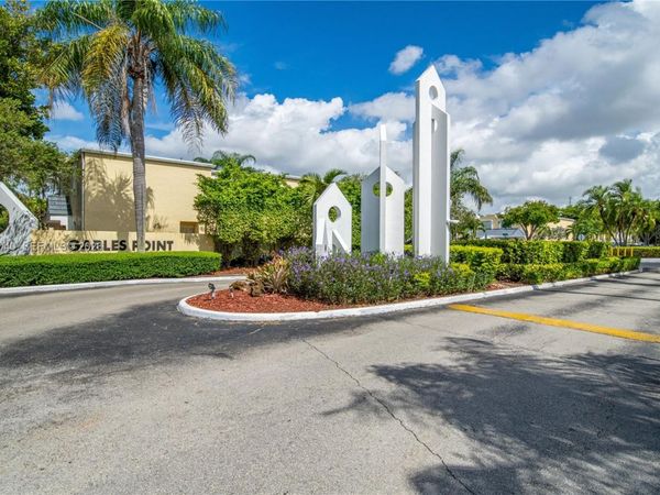 6835 SW 45th Ln, Miami, FL 33155