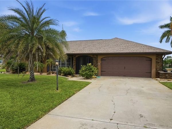 418 Avalon DR , CAPE CORAL, FL 33904