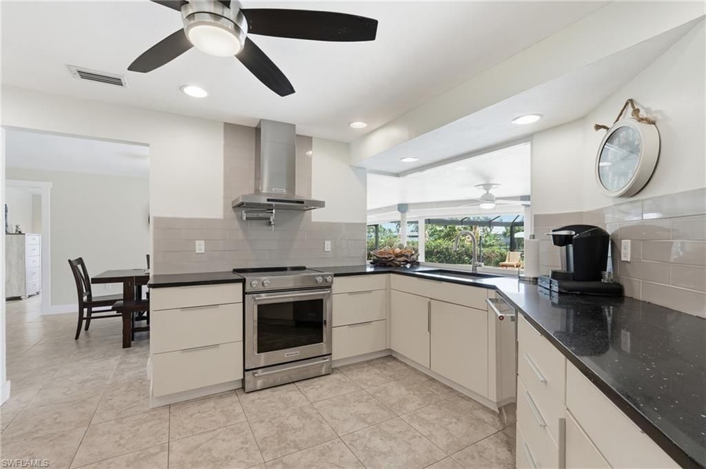 418 Avalon Dr, Cape Coral, FL 33904 Photo