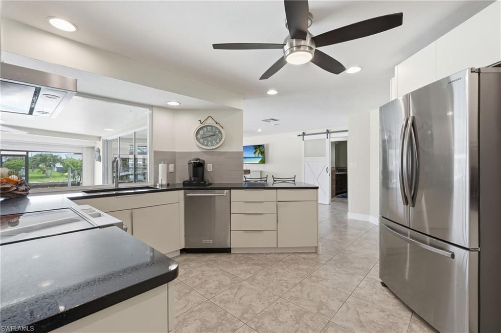 418 Avalon Dr, Cape Coral, FL 33904 Photo