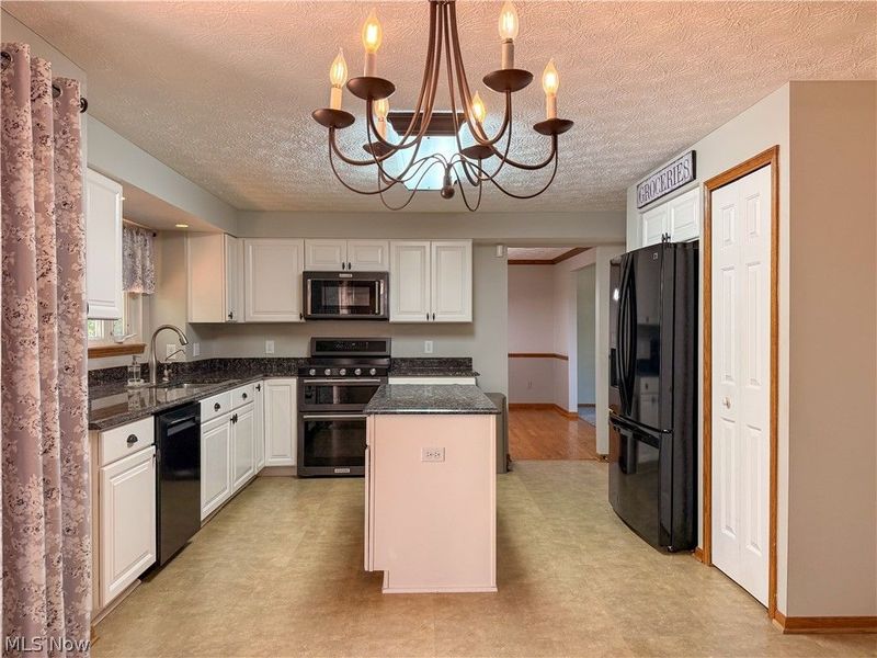 4730 Squire Drive, Sagamore Hills, OH 44067 Photo 9