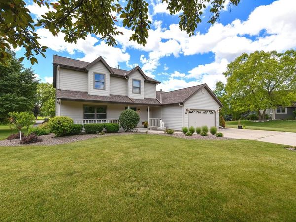 14335 W Meadowshire COURT, New Berlin, WI 53151
