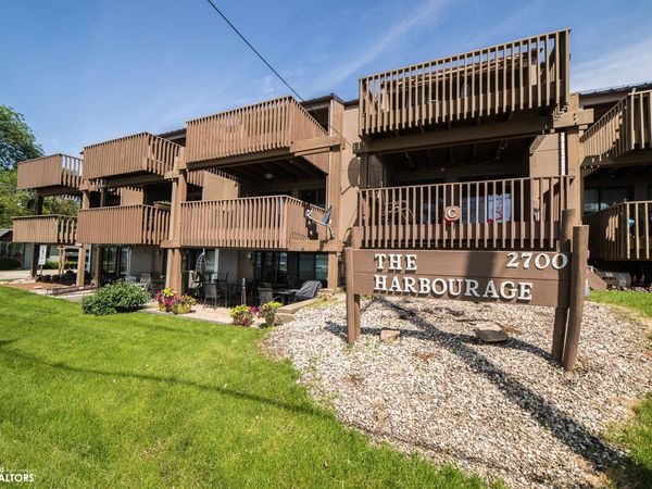 2700 N Shore Drive, Unit B14, Clear Lake, IA 50428