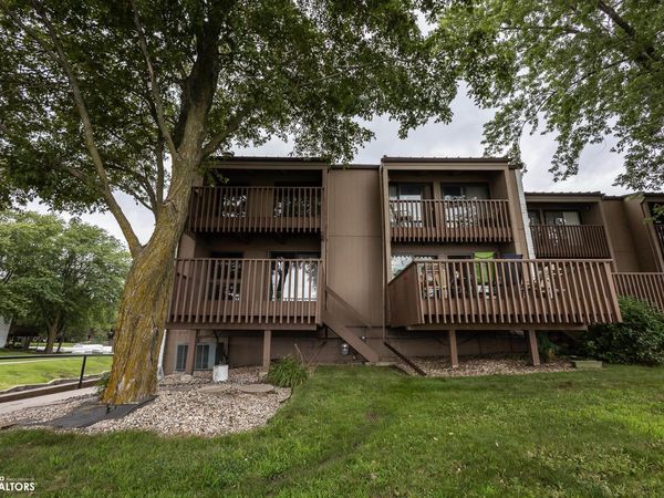 2700 N Shore Drive, Unit B14, Clear Lake, IA 50428