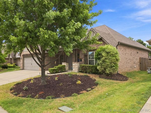 2605 W 111th Place S, Jenks, OK 74037