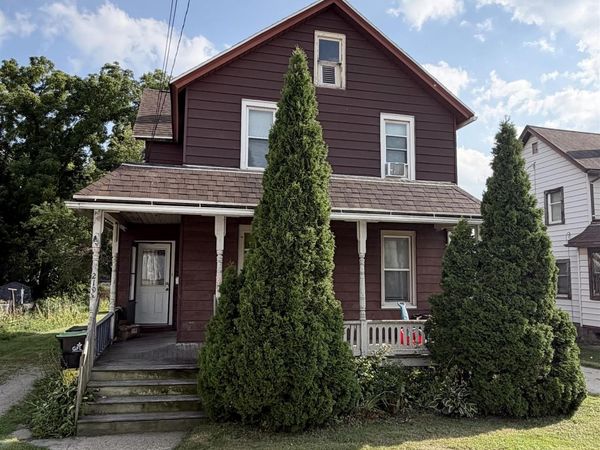219 W Mill Street, Beaver Dam, WI 53916