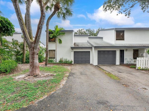 9897 Fairway Cove Lane, Plantation, FL 33324