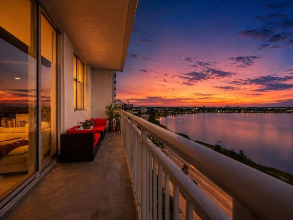 300 S Australian Avenue, Unit 907, West Palm Beach, FL 33401