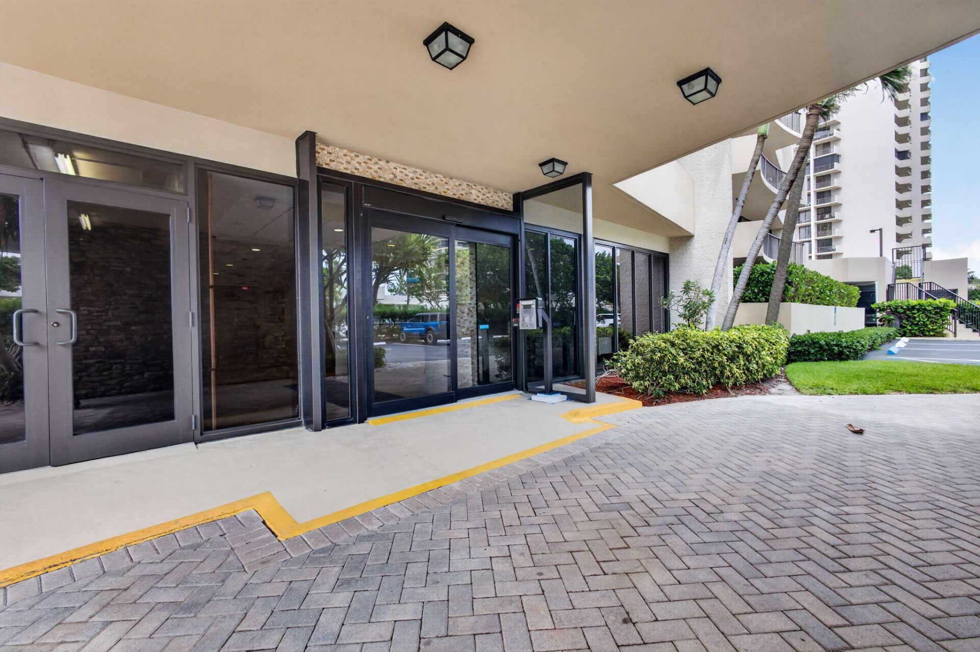 4200 N Ocean Drive, Unit 2-1601, Singer Island, FL 33404 Photo