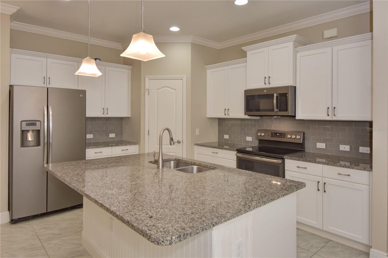 7408 Ridgelake Circle , Bradenton, FL 34203 Photo