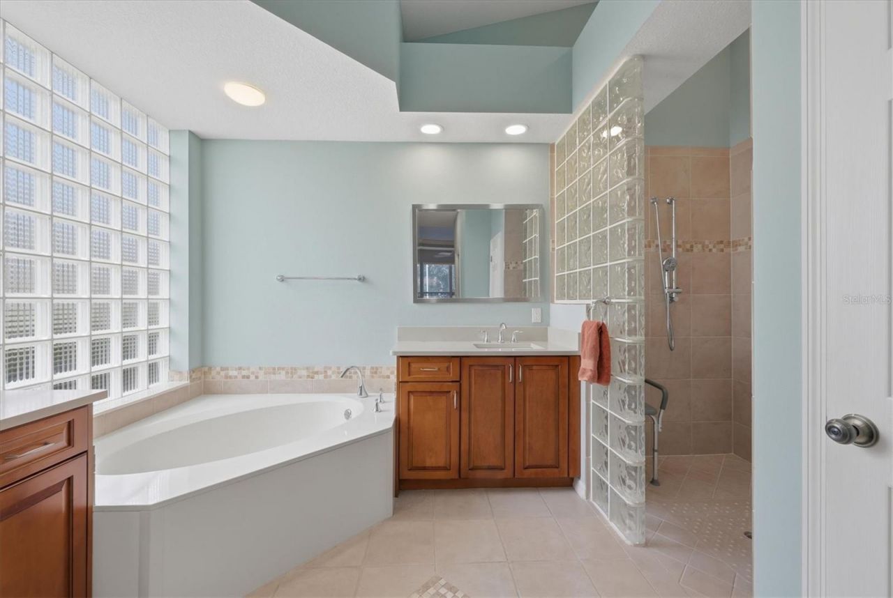 7235 Kensington Court, University Park, FL 34201 Photo