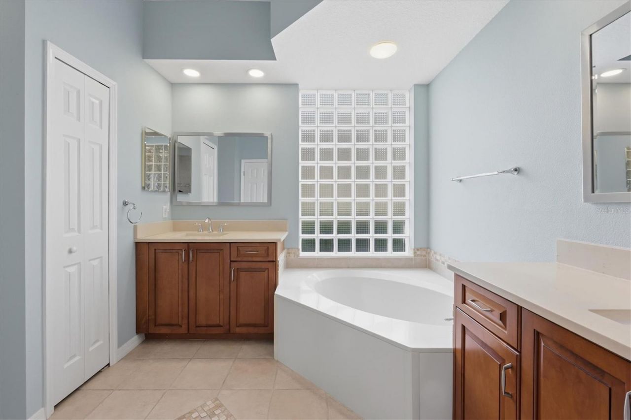 7235 Kensington Court, University Park, FL 34201 Photo