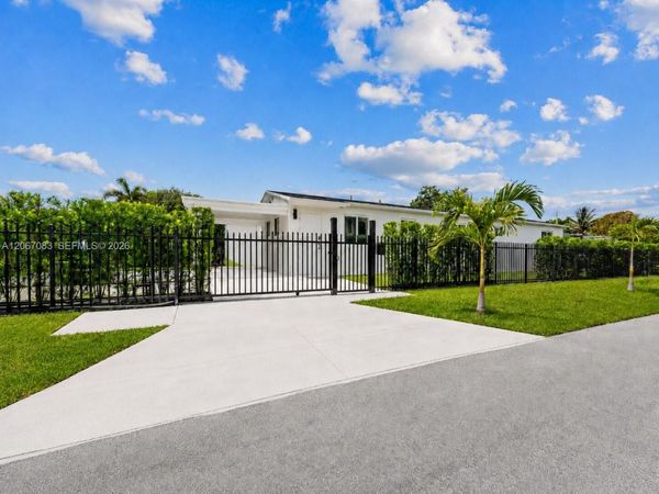 3930 W 2nd Ave , Hialeah, FL 33012