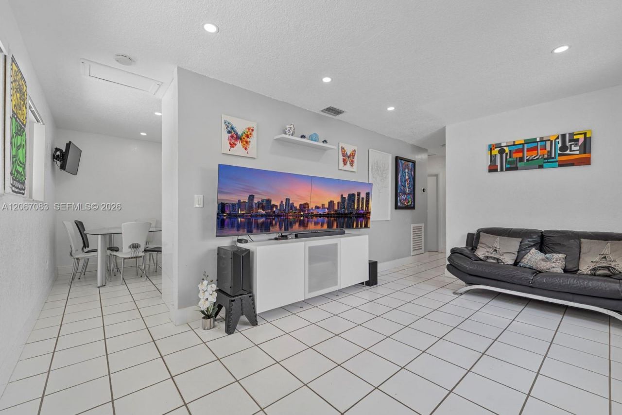 3930 W 2nd Ave, Hialeah, FL 33012 Photo