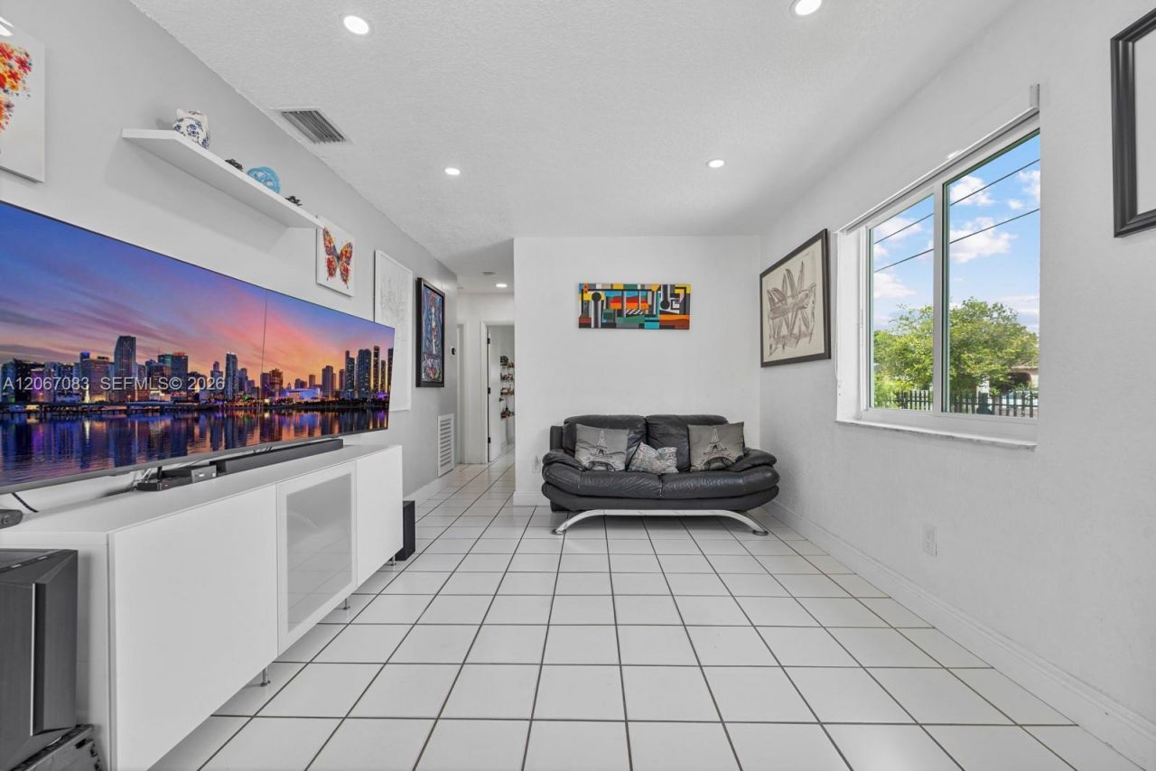 3930 W 2nd Ave, Hialeah, FL 33012 Photo