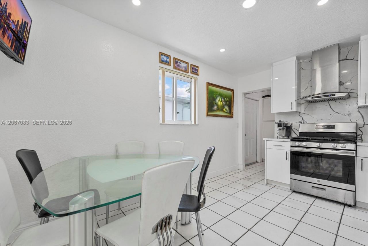 3930 W 2nd Ave, Hialeah, FL 33012 Photo