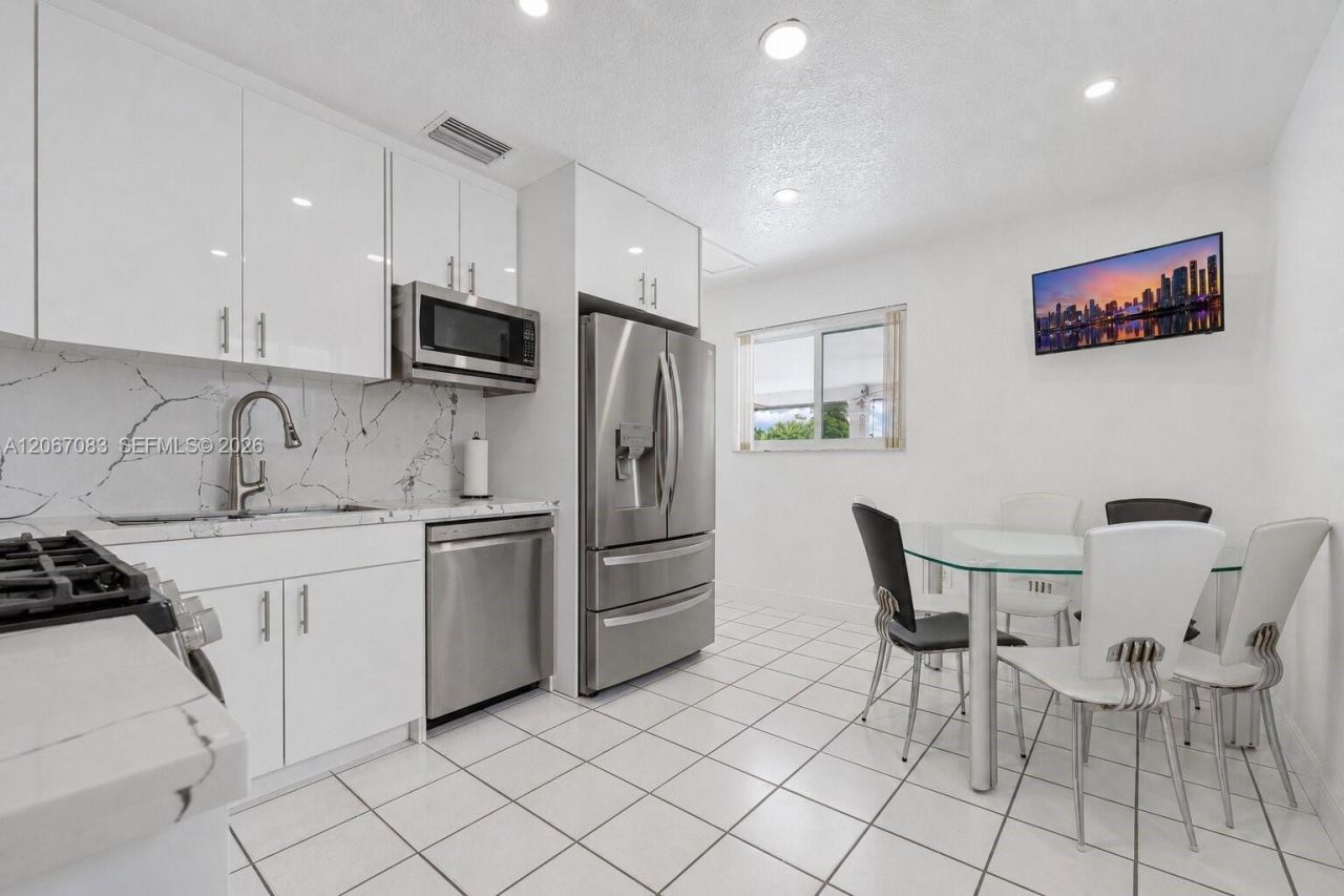 3930 W 2nd Ave, Hialeah, FL 33012 Photo