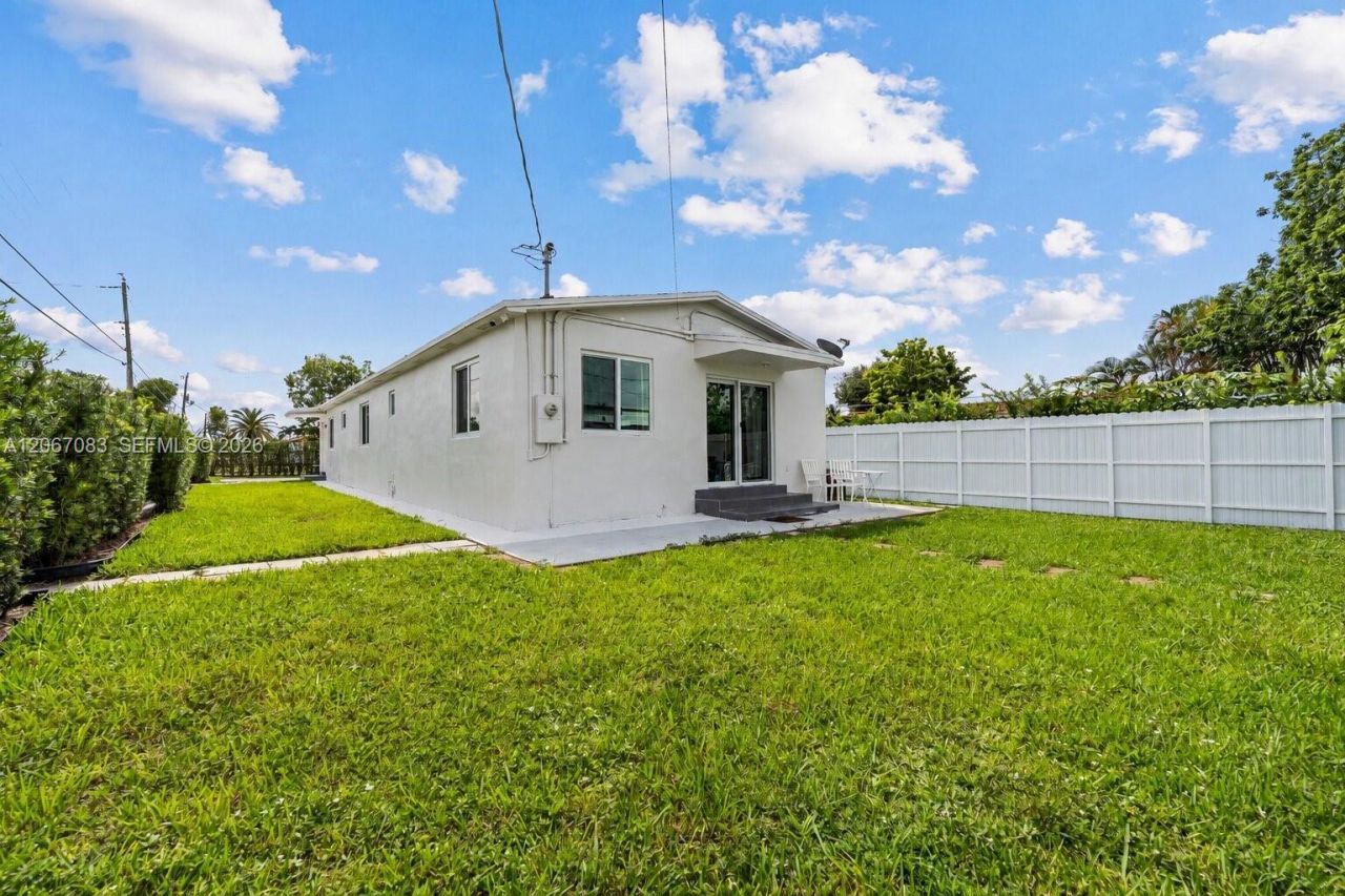 3930 W 2nd Ave, Hialeah, FL 33012 Photo
