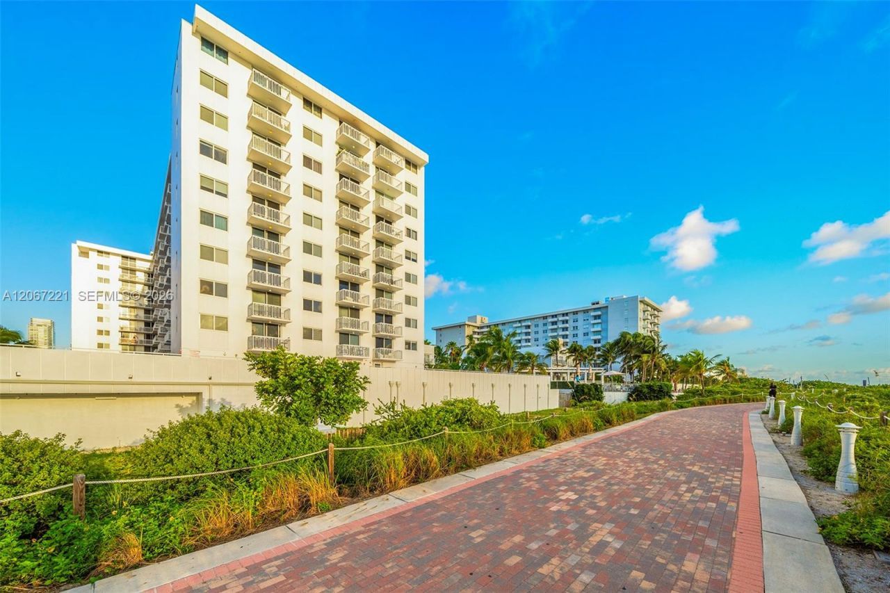 401 Ocean Dr , Unit 318, Miami Beach, FL 33139 Photo