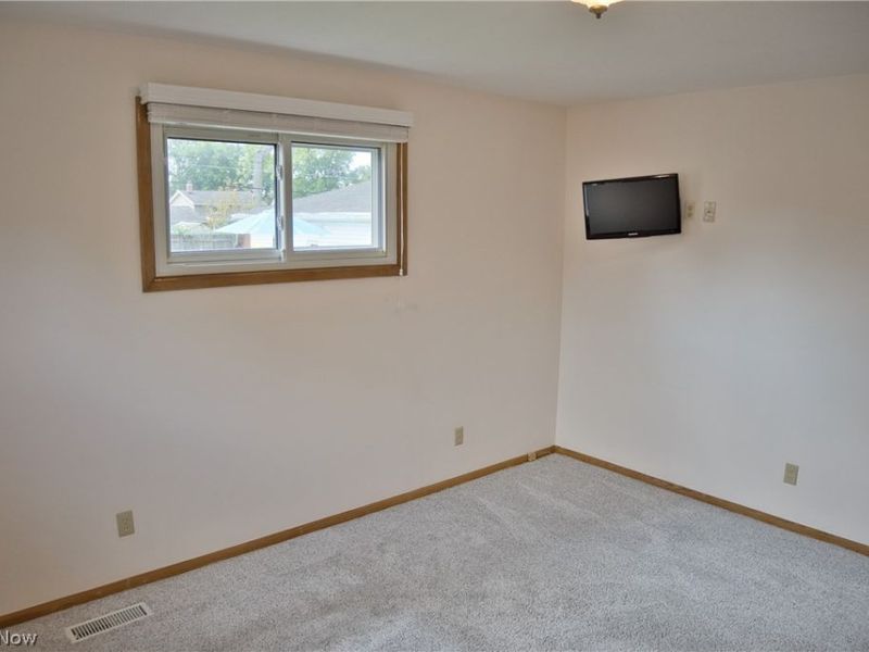 10855 Ronald Drive, Parma, OH 44130 Photo 10
