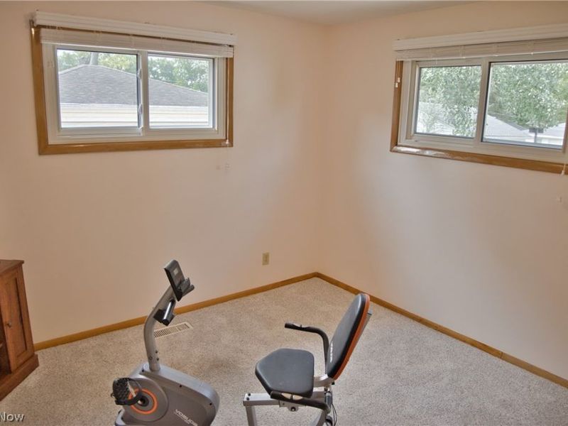 10855 Ronald Drive, Parma, OH 44130 Photo 12