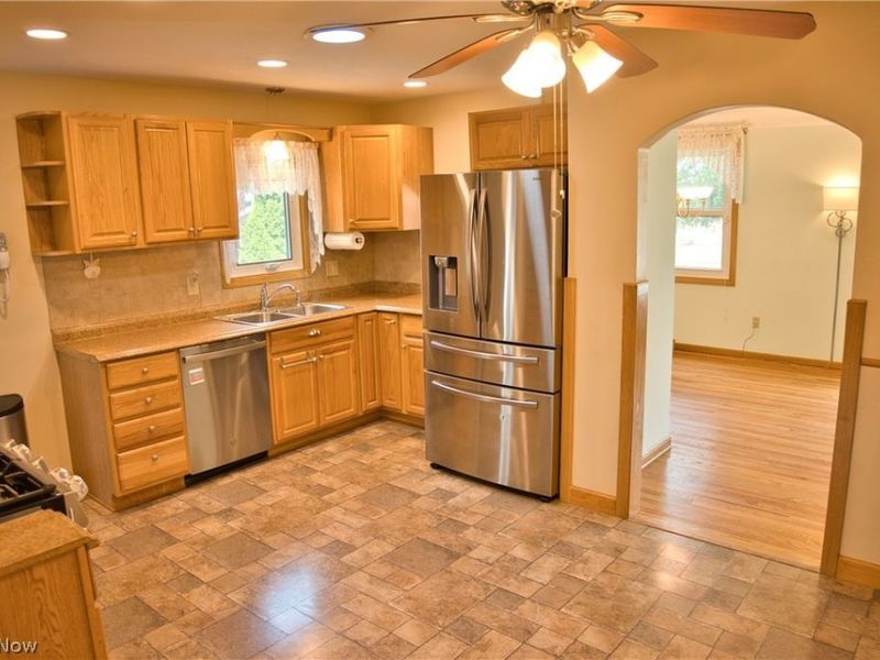 10855 Ronald Drive, Parma, OH 44130 Photo 3