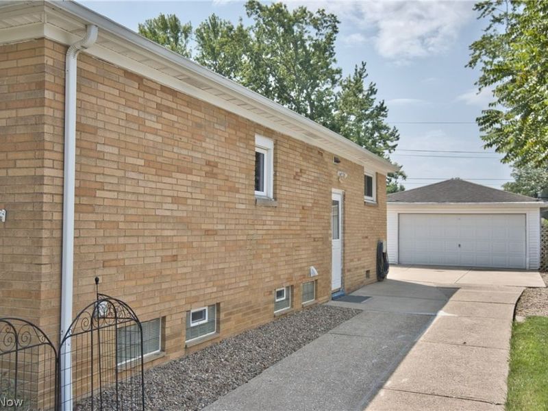 10855 Ronald Drive, Parma, OH 44130 Photo 36