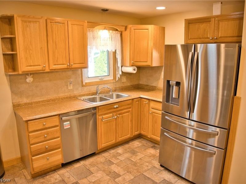 10855 Ronald Drive, Parma, OH 44130 Photo 4