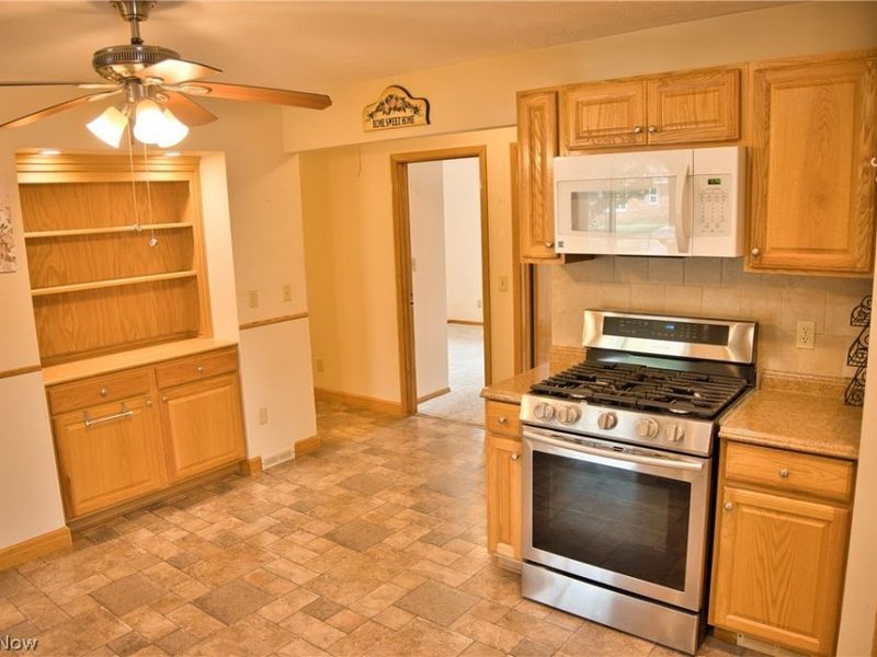 10855 Ronald Drive, Parma, OH 44130 Photo 5