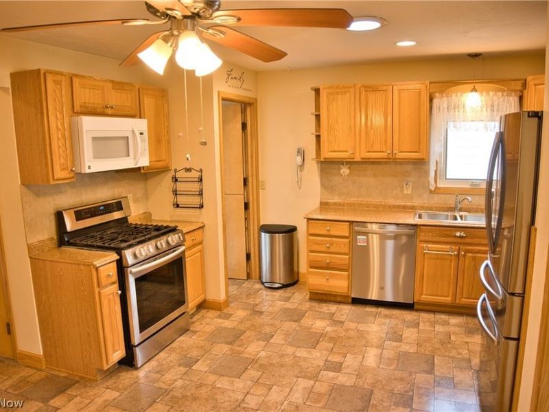 10855 Ronald Drive, Parma, OH 44130 Photo 6