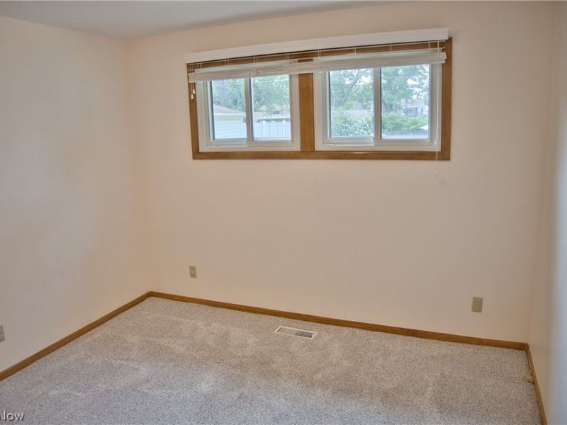 10855 Ronald Drive, Parma, OH 44130 Photo 9