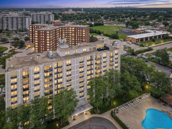 9001 Golf Road , Unit 10F, Des Plaines, IL 60016