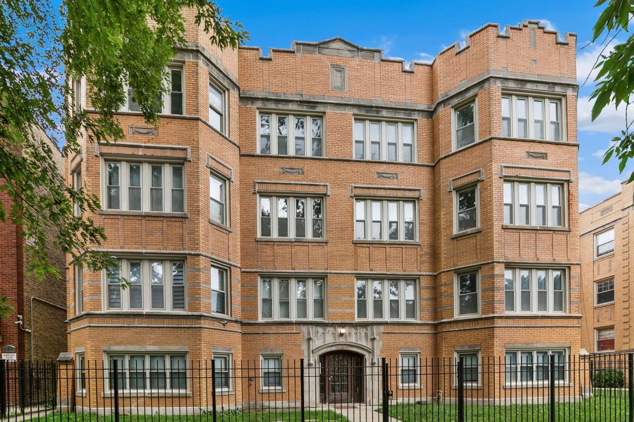 6230 N Mozart Street, Unit 1N, Chicago, IL 60659 Main Photo