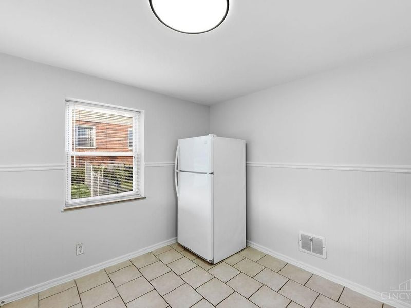 8546 Darnell Avenue, Sycamore Township, OH 45236 Photo 12