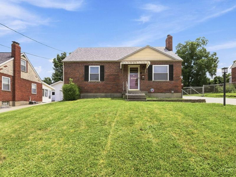 8546 Darnell Avenue, Sycamore Township, OH 45236 Photo 2
