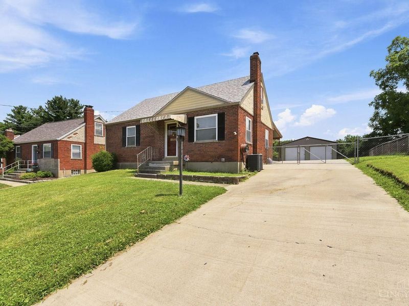 8546 Darnell Avenue, Sycamore Township, OH 45236 Photo 3